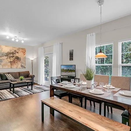4 Bedrooms - 3 Bathrooms - Lucaya Village 14-101